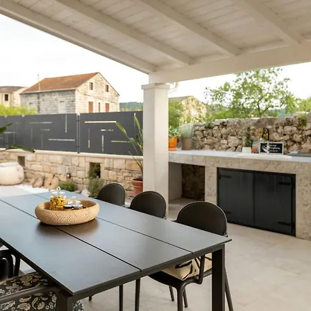 Mara - Casa Rustica * Zrnovo