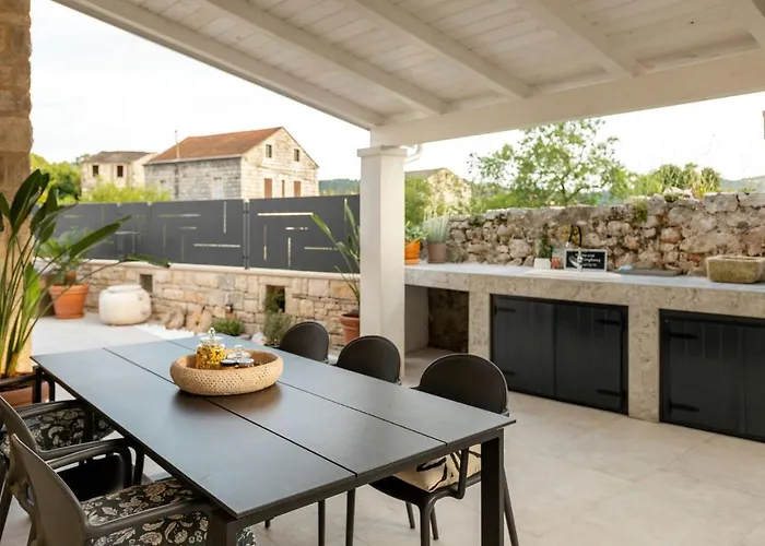 Mara - Casa Rustica * Zrnovo